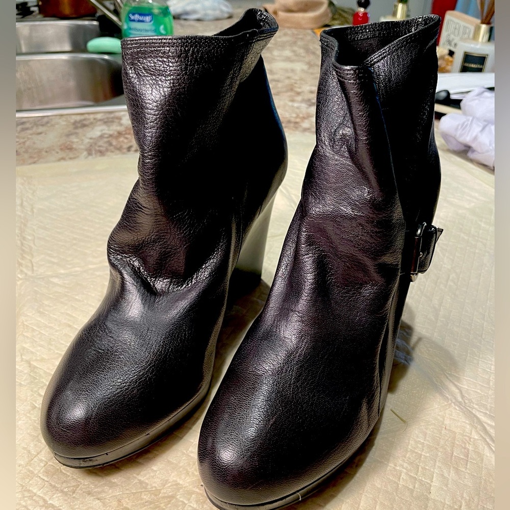 Max Studio Ankle Boot
Size 8